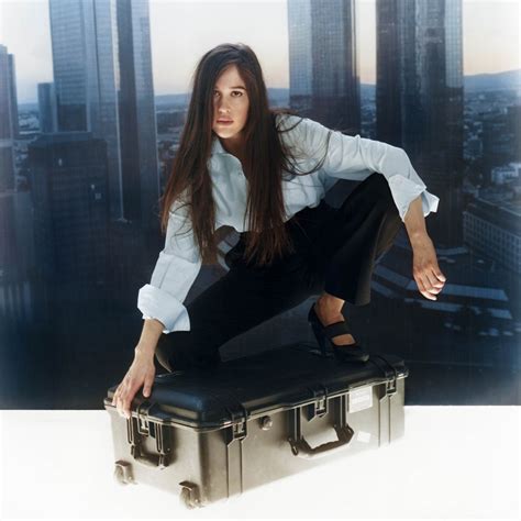 Marie Davidson .